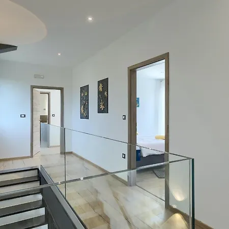 Posidonia 펜션 풀라